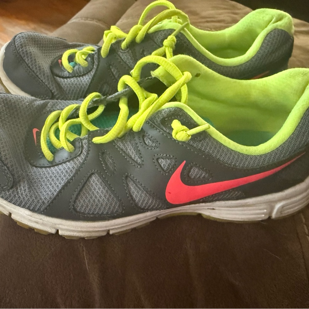 Nike Revolution 2